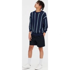 Bermudy basic ze sznurkiem. Czarne bermudy męskie marki Pull&Bear, m. Za 59,90 zł.
