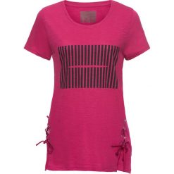 T-shirt bonprix jeżynowy z nadrukiem. Fioletowe t-shirty damskie bonprix, z nadrukiem, ze sznurowanym dekoltem. Za 27,99 zł.