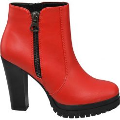 Botki damskie Catwalk czerwone. Czerwone botki damskie Catwalk, z materiału, bez obcasa, na obcasie, bez zapięcia. Za 159,90 zł.