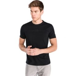Armani Exchange Koszulka Czarny. Czarne podkoszulki męskie Armani Exchange, l, z nadrukiem, z bawełny, z krótkim rękawem. Za 257,95 zł.
