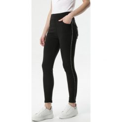 Czarne Legginsy Broken Secrets. Czarne legginsy damskie Born2be, xl, bez wzorów. W wyprzedaży za 44,99 zł.