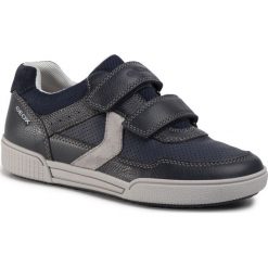 Sneakersy GEOX - J Poseido B. A J02BCA 046ME C0661 D Navy/Grey. Niebieskie trampki chłopięce Geox, bez wzorów, ze skóry, na rzepy. W wyprzedaży za 259,00 zł.