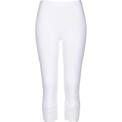 Legginsy z koronką bonprix biały. Białe legginsy marki bonprix, w koronkowe wzory, z koronki. Za 44,99 zł.