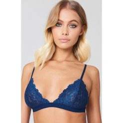 Biustonosze bardotka: NA-KD Lingerie Koronkowy biustonosz Flower – Blue