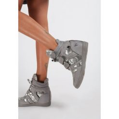 Szare Sneakersy Live My Life. Szare sneakersy damskie Renee. W wyprzedaży za 79,99 zł.