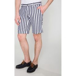 Trussardi Jeans Szorty Niebieski Biały. Niebieskie spodenki i szorty męskie Trussardi Jeans, xl, w paski, z bawełny. Za 547,95 zł.