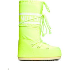 Buty MOON BOOT CL NEON BY JEREMY SCOTT Zielony. Zielone śniegowce damskie marki Moon Boot, na imprezę, z kauczuku, bez zapięcia. W wyprzedaży za 616,00 zł.