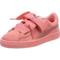 Skórzane sneakersy w kolorze jasnoróżowym. Różowe trampki dziewczęce Puma, w paski, ze skóry, z paskami. W wyprzedaży za 128,95 zł.