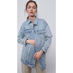Kurtka jeansowa z nadrukiem na plecach - Niebieski. Niebieskie kurtki damskie Reserved, m, z nadrukiem, z jeansu, bez kaptura. Za 199,99 zł.