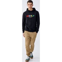 Bluza Volkswagen Golf z kapturem. Czarne bluzy męskie Pull&Bear, m, bez wzorów, z golfem, bez rękawów, z kapturem. Za 139,00 zł.