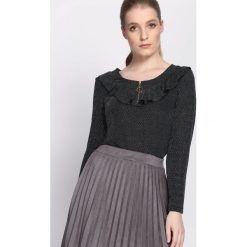 Czarna Bluzka Prerogative. Czarne bluzki damskie Born2be, na imprezę, xl, bez wzorów, z dzianiny, wizytowe, z okrągłym kołnierzem, z długim rękawem. Za 39,99 zł.