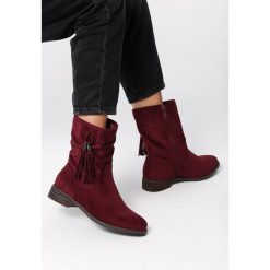 Czerwone Botki Campanula. Czerwone botki damskie Born2be, na jesień, bez obcasa, na płaskiej podeszwie, na zamek. Za 119,99 zł.
