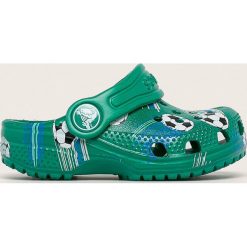 Crocs - Klapki dziecięce. Zielone sandały chłopięce Crocs, z materiału, bez zapięcia. Za 129,90 zł.