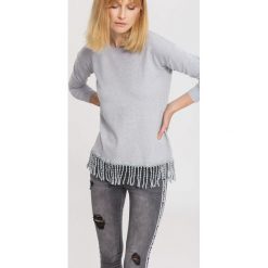 Jasnoszary Sweter Rows Of Fringes. Szare swetry klasyczne damskie other, na jesień, l. Za 74,99 zł.