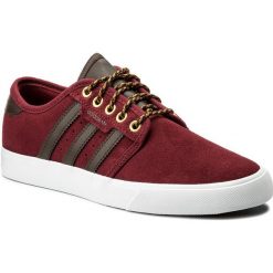 Buty adidas - Seeley DB0414 CburguBrown/Ftwwht. Czerwone buty sportowe damskie Adidas, z aplikacjami, z zamszu, sportowe. W wyprzedaży za 229,00 zł.