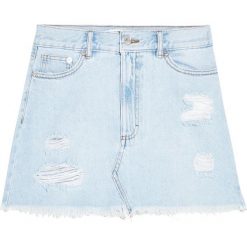 Krótka spódnica jeansowa z przetarciami. Szare spódniczki damskie Pull&Bear, bez wzorów, z jeansu, krótkie, mini. Za 79,90 zł.