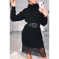 Sukienka DUCHIA BLACK. Czarne sukienki damskie Sukienka DUCHIA BLACK, na co dzień, uniwersalny, bez wzorów, z dzianiny, bez kołnierzyka, bez rękawów. W wyprzedaży za 89,00 zł.