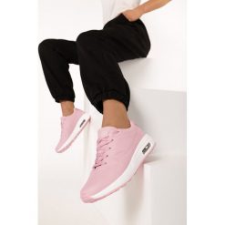 Różowe Buty Sportowe Hot Days. Różowe buty sportowe damskie Born2be, bez wzorów, sportowe. Za 99,99 zł.