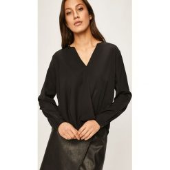 Answear - Koszula. Czarne bluzki damskie ANSWEAR, s, bez wzorów, z elastanu, eleganckie, z klasycznym kołnierzykiem, z długim rękawem. W wyprzedaży za 59,90 zł.