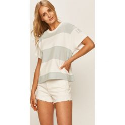 Levi's - T-shirt. Czerwone bluzki damskie Levi's®, s, bez wzorów, z bawełny, z okrągłym kołnierzem. Za 149,90 zł.