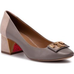 Półbuty TORY BURCH - Gigi 55Mm Round Toe Pump 58269 Gray Heron/Light Taupe 033. Szare półbuty damskie Tory Burch, bez wzorów, ze skóry, bez obcasa, na obcasie, bez zapięcia. W wyprzedaży za 759,00 zł.