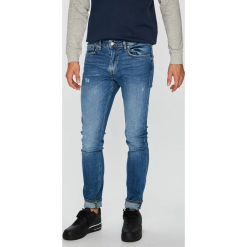 Guess Jeans - Jeansy Chris. Niebieskie jeansy męskie Guess Jeans, m, z aplikacjami. Za 399,90 zł.