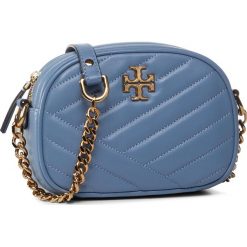 Torebka TORY BURCH - Kira Chevron Camera Bag 60227 Bluewood 457. Niebieskie torebki klasyczne damskie Tory Burch, bez wzorów, ze skóry, wizytowe, bez dodatków. W wyprzedaży za 1119,00 zł.