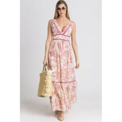 SUKIENKA TWINSET. Różowe sukienki damskie Twinset, na imprezę, bez wzorów, z bawełny, z włoskim kołnierzykiem, bez rękawów. Za 605,00 zł.
