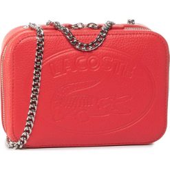 Torebka LACOSTE - Crossover Bag NF2970NL Bittersweet D50. Czerwone torebki klasyczne damskie Lacoste, bez wzorów, ze skóry, wizytowe, bez dodatków. W wyprzedaży za 559,00 zł.