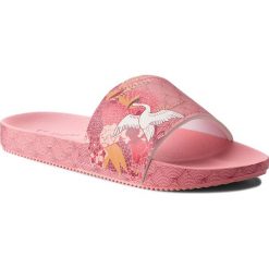 Klapki ZAXY - Snap Trendy Slide Fem 17529 Pink 90063 AA285106 02064. Różowe klapki damskie Zaxy, bez wzorów, z tworzywa sztucznego, bez obcasa. W wyprzedaży za 149,00 zł.