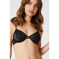 Biustonosze bardotka: NA-KD Lingerie Siateczkowy biustonosz z ozdobną naszywką – Black