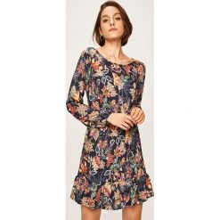 Answear - Sukienka. Sukienki damskie ANSWEAR, na co dzień, s, w kwiaty, z wiskozy, casualowe, z okrągłym kołnierzem, z długim rękawem, długie, mini, rozkloszowane. W wyprzedaży za 119,90 zł.