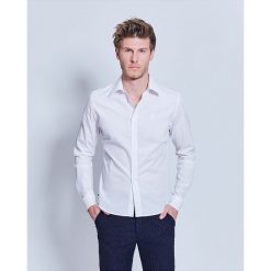 Koszula w kolorze białym. Białe koszule męskie Cacharel, xl, z haftami, z bawełny, klasyczne. W wyprzedaży za 249,95 zł.