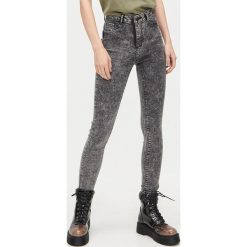 Jeansy high waist push up - Szary. Szare jeansy damskie Cropp, bez wzorów, z jeansu, z podwyższonym stanem. Za 79,99 zł.