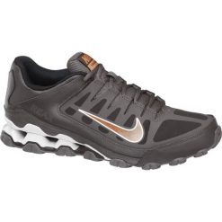 Sneakersy męskie Nike Reax 8 NIKE czarne. Czarne sneakersy męskie Nike, bez zapięcia. Za 319,90 zł.