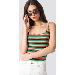 NA-KD Trend Top na ramiączkach w paski - Green,Multicolor. Zielone topy damskie marki NA-KD Trend, w paski, z dzianiny, bez kołnierzyka. W wyprzedaży za 24,28 zł.