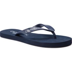 Japonki CALVIN KLEIN - Ff Sandals KM0KM00341 Blue Shadow 445. Niebieskie klapki męskie . W wyprzedaży za 109,00 zł.