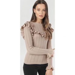 Beżowy Sweter Himenohre. Brązowe swetry damskie Born2be, s, bez wzorów, bez rękawów, bez kaptura. Za 109,99 zł.