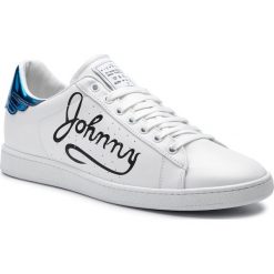 Sneakersy JOHN RICHMOND - 7059 A Bianco. Białe sneakersy męskie John Richmond, na co dzień, bez wzorów, ze skóry, bez zapięcia. W wyprzedaży za 649,00 zł.