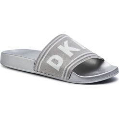 Klapki DKNY - Zora K1919606 Sil/Wht. Szare klapki damskie DKNY, z materiału. W wyprzedaży za 179,00 zł.