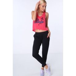 Spodnie dresowe z fakturą granatowe MR16414. Szare spodnie dresowe damskie marki New Balance, xs, z dresówki. Za 79,00 zł.