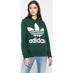 Adidas Originals - Bluza. Zielone bluzy damskie z kieszeniami marki adidas Originals, z nadrukiem, z elastanu, z kapturem. Za 279,90 zł.