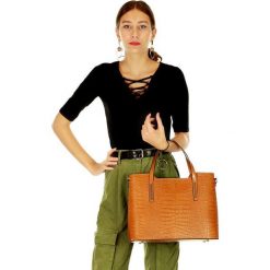 Mazzini torebka skórzana aktówka biznesowa camel. Brązowe aktówki damskie MAZZINI, w paski, ze skóry, eleganckie, bez dodatków. W wyprzedaży za 329,00 zł.