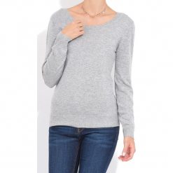 Sweter w kolorze szarym. Szare swetry klasyczne damskie marki William de Faye, z kaszmiru, z dekoltem na plecach. W wyprzedaży za 136,95 zł.