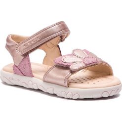 Sandały GEOX - J S.Hahiti G. A J928ZA 0AJ77 C8006 M Dk Pink. Różowe sandały dziewczęce Geox, z zamszu, bez zapięcia. W wyprzedaży za 169,00 zł.