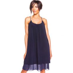 Sukienka "Fiona" w kolorze granatowym. Niebieskie sukienki damskie Glamour Paris, s, bez wzorów, bez kołnierzyka, bez rękawów, midi. W wyprzedaży za 109,95 zł.