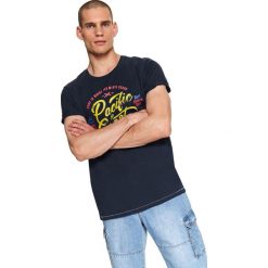 T-shirt z nadrukiem. Niebieskie t-shirty męskie Top Secret, na zimę, m, z nadrukiem, z bawełny, z okrągłym kołnierzem, krótkie. W wyprzedaży za 19,99 zł.