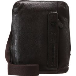 Piquadro PULSE CROSS BODY BAG Torba na ramię testa di moro. Brązowe torby na ramię męskie marki Piquadro, moro. W wyprzedaży za 411,75 zł.