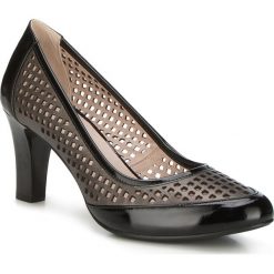 Buty damskie. Pomarańczowe czółenka damskie Wittchen, bez wzorów, ze skóry, bez obcasa. W wyprzedaży za 239,90 zł.