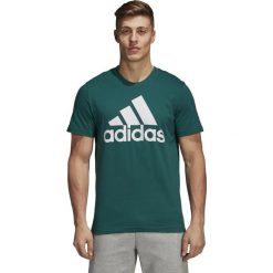 KOSZULKA ADIDAS ESSENTIALS LINEAR TEE (XXL). Koszulki męskie Adidas, xxl, bez wzorów, klasyczne, z klasycznym kołnierzykiem, bez rękawów. W wyprzedaży za 79,99 zł.